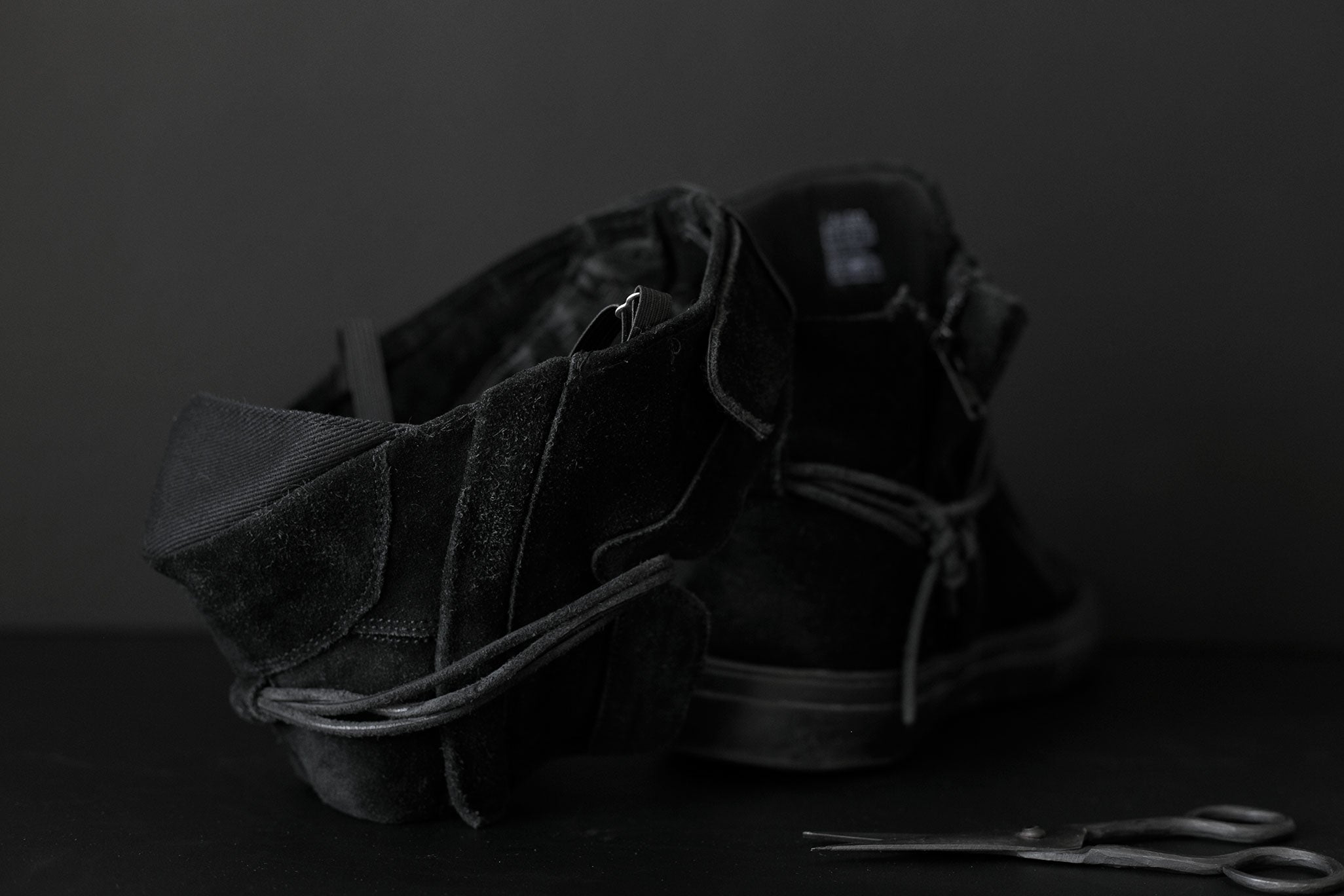 Black sneaker facemask